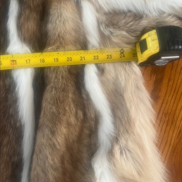 Luxurious Real Fur Coat in Brown and White - Picture 9 of 12